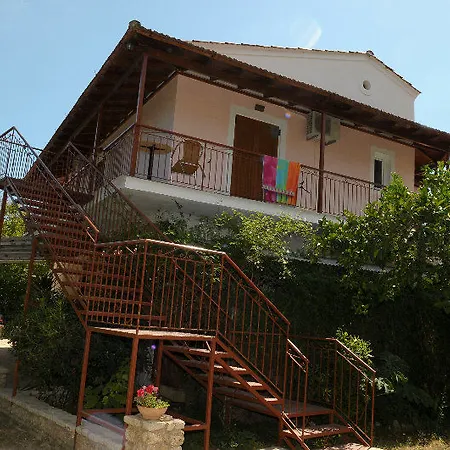 Konstantinos Apartment *